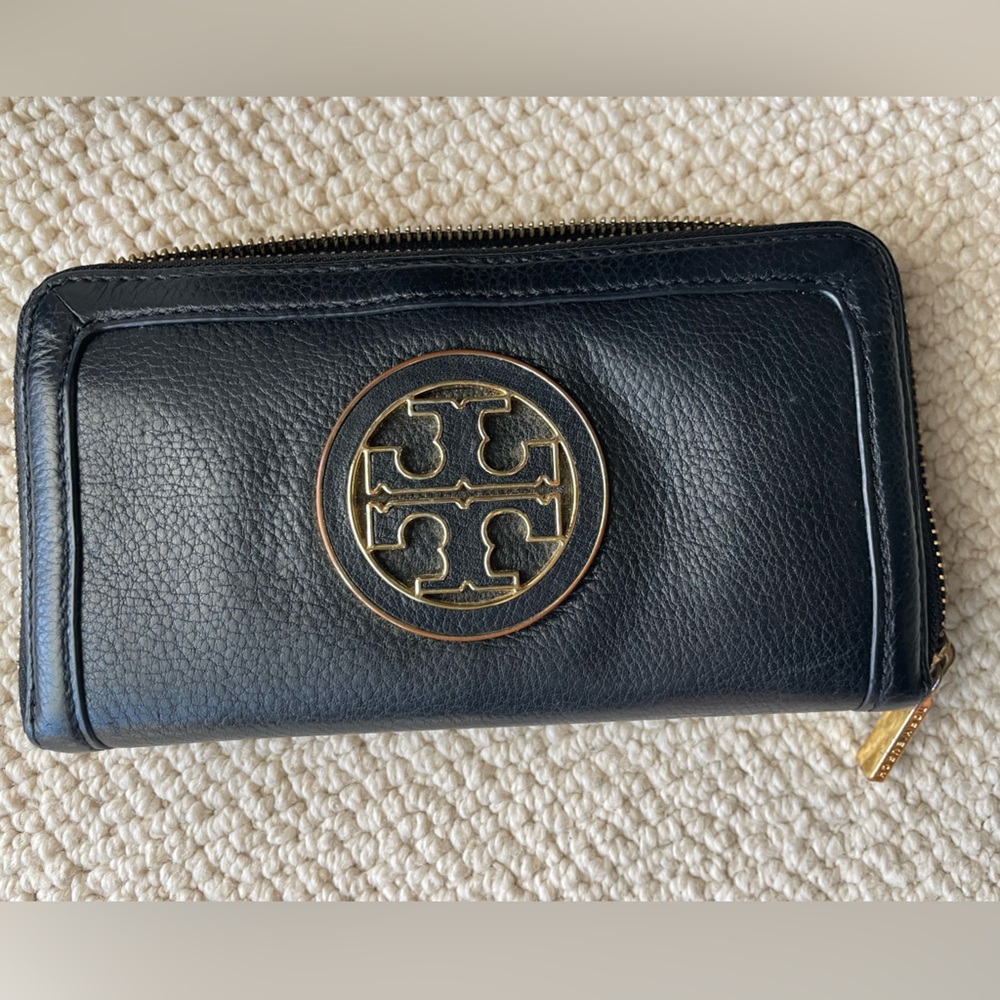 Tory Burch black leather wallet